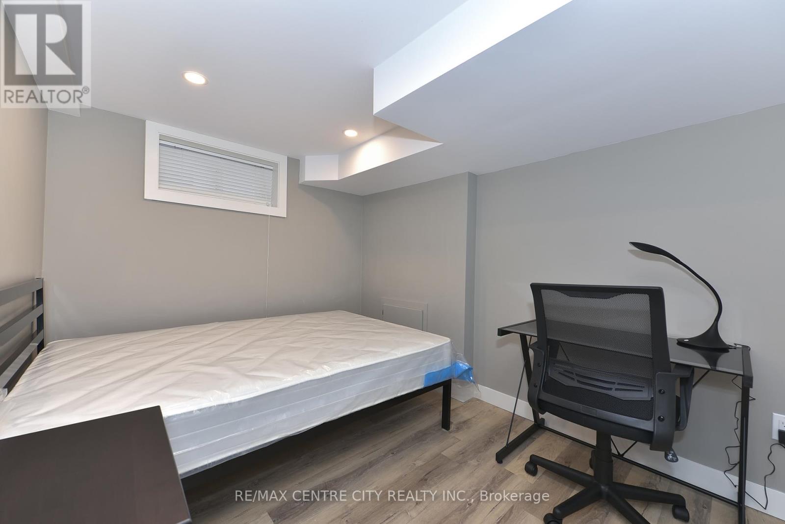 224 RATHOWEN STREET Property Photo