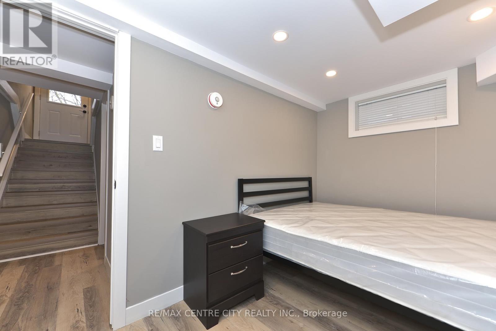 224 RATHOWEN STREET Property Photo