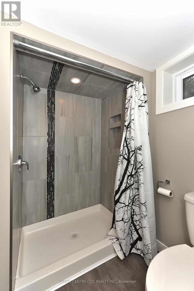 224 RATHOWEN STREET Property Photo