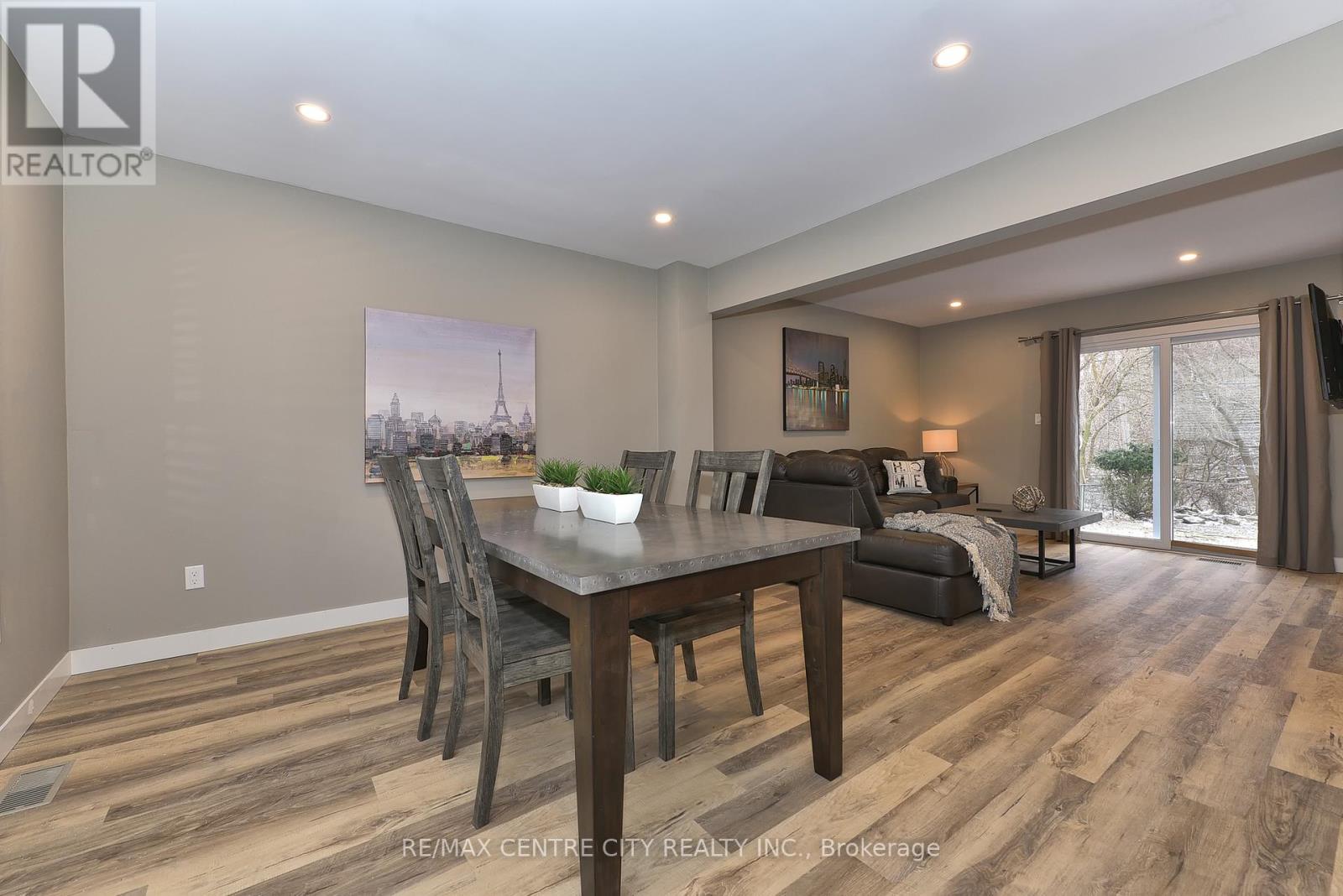 224 RATHOWEN STREET Property Photo