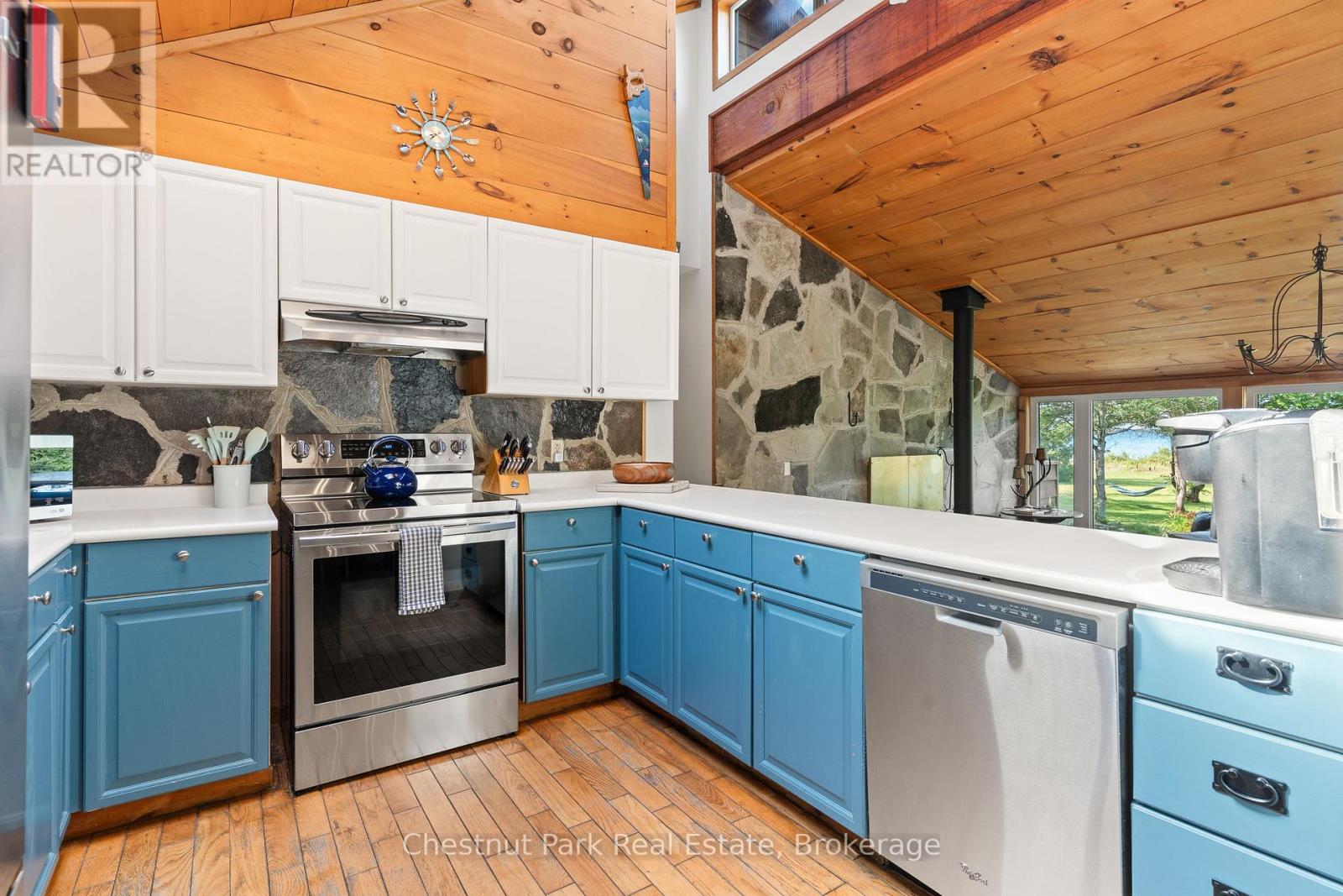 139 HURON DRIVE - 12