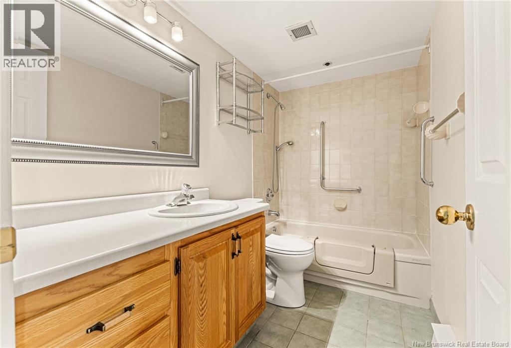 #107 191 Queen Street - 23