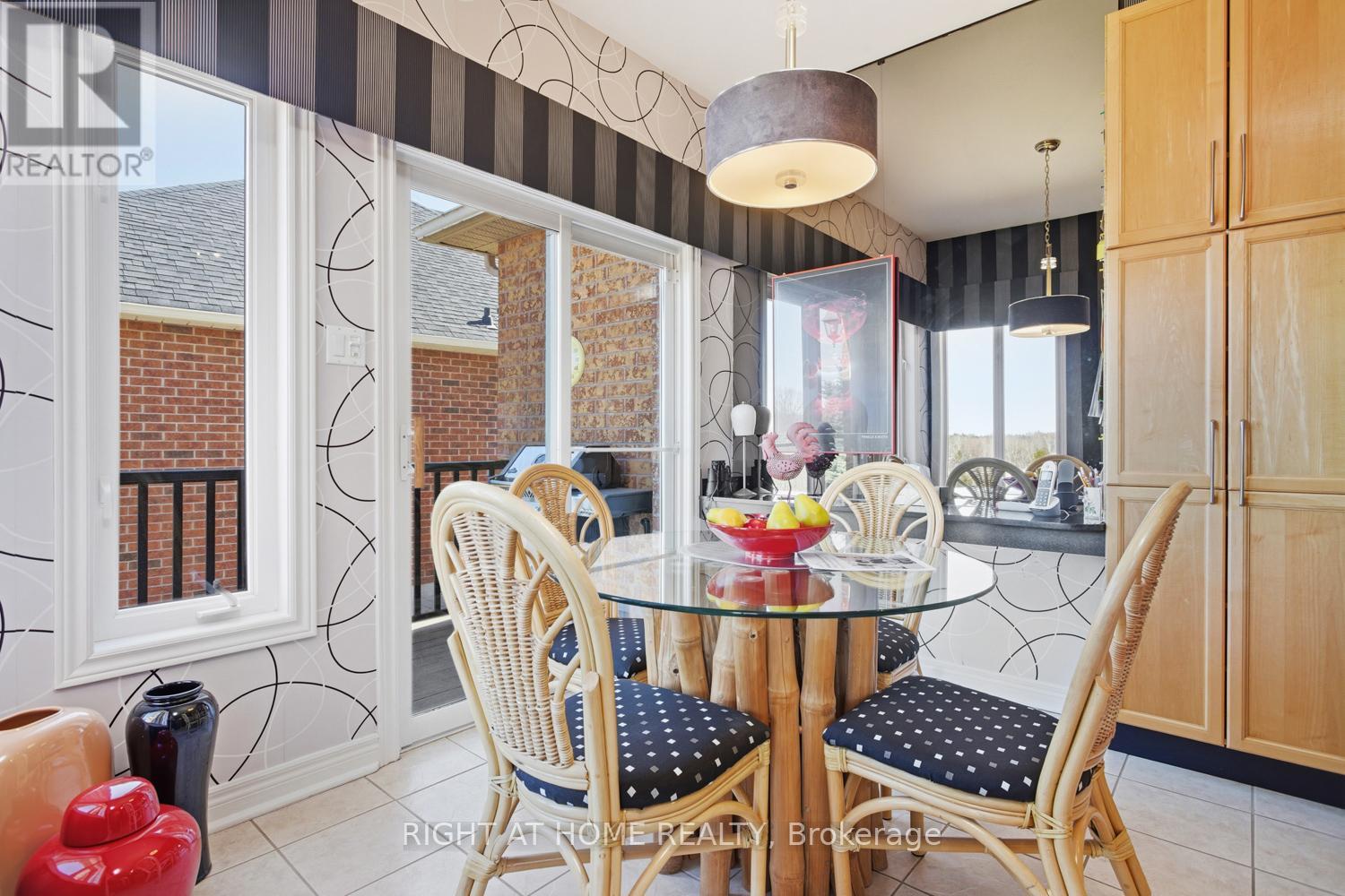 303 WATERBURY CRESCENT - 13