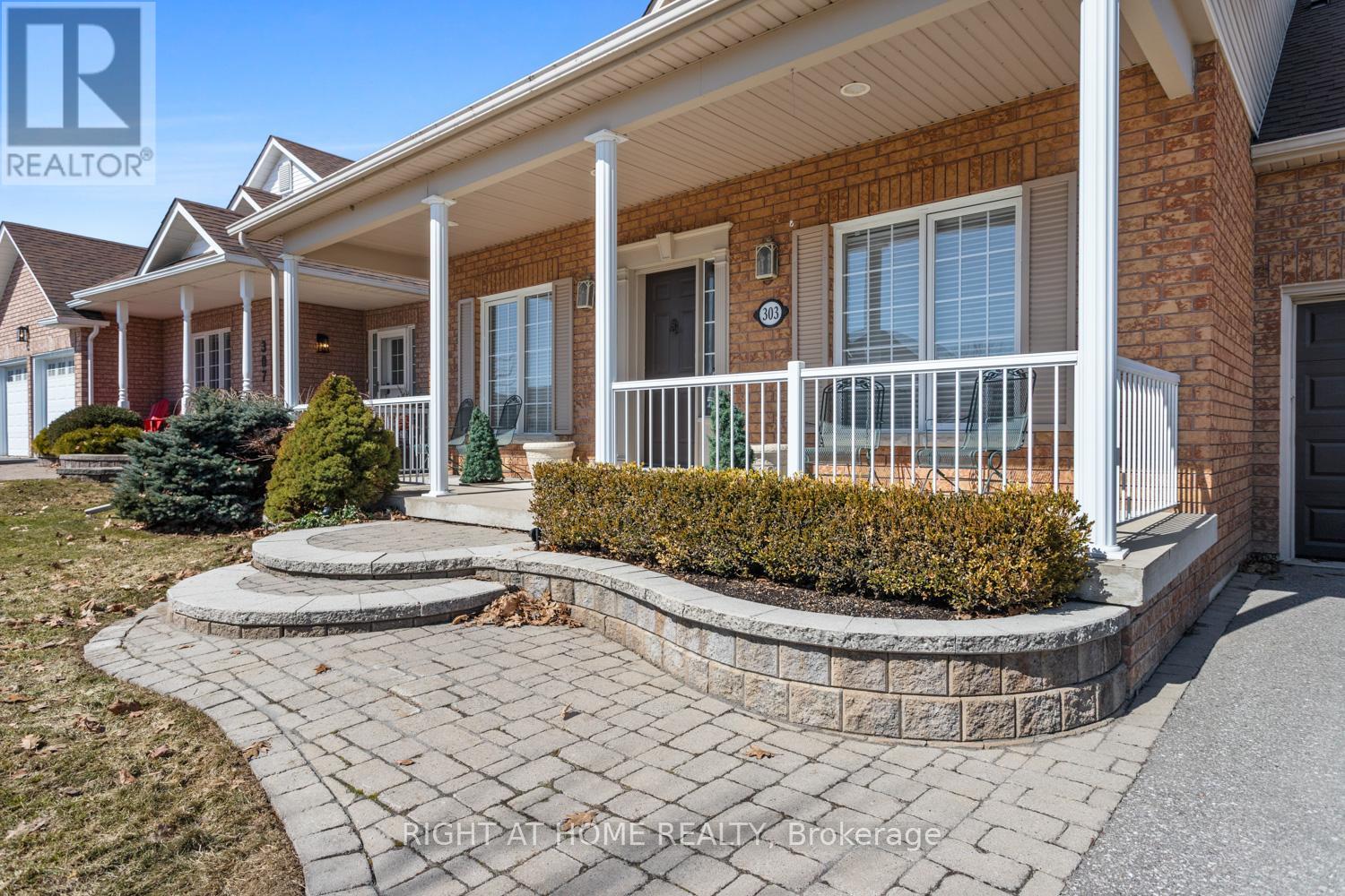 303 WATERBURY CRESCENT - 3