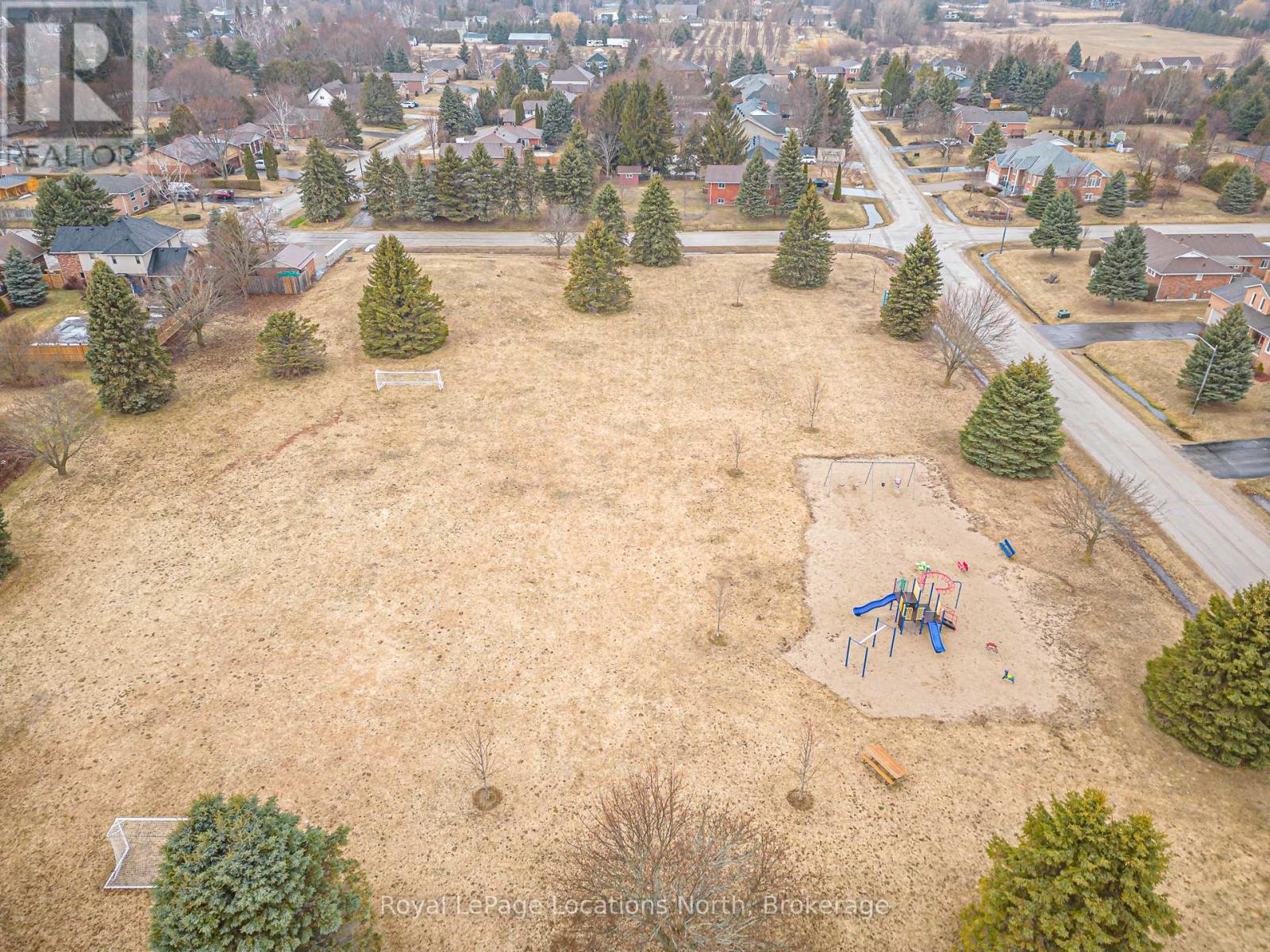 15 BLACKBURN AVENUE - 46