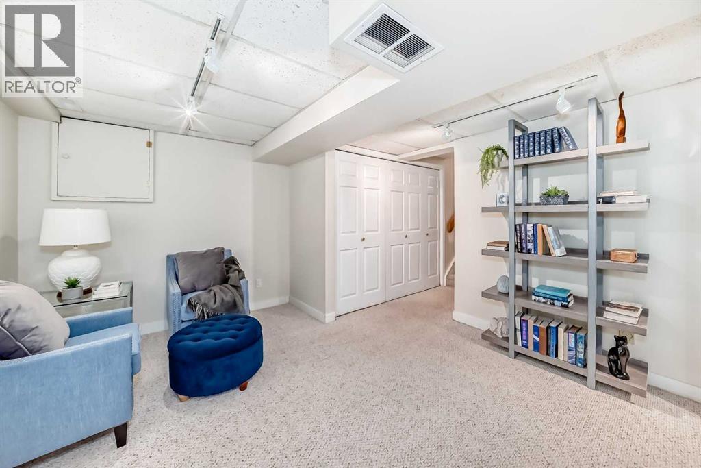 Single Family House 4 Level for Sale in  Point Mckay Gardens NW Point McKay Calgary 