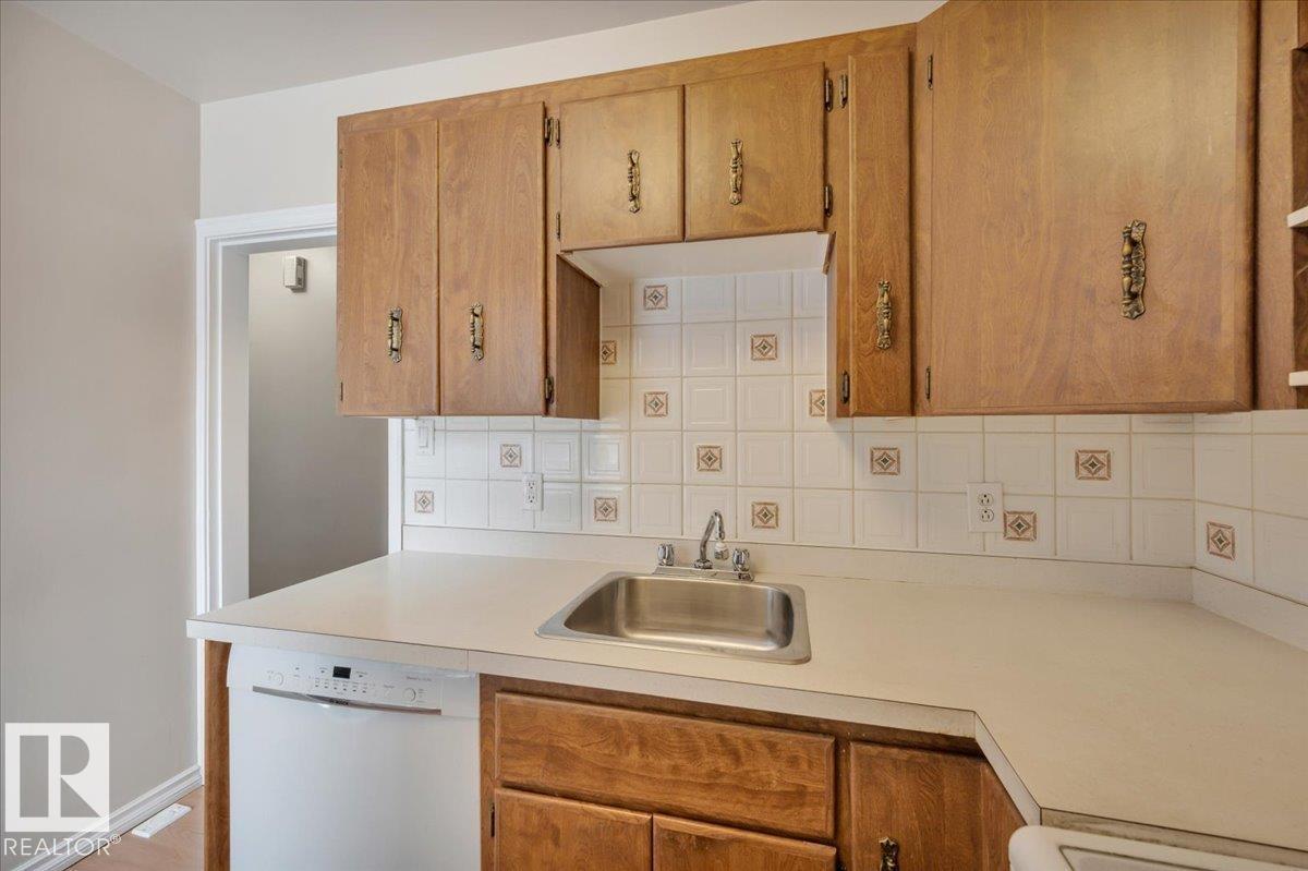 7934 81 AV NW, Edmonton