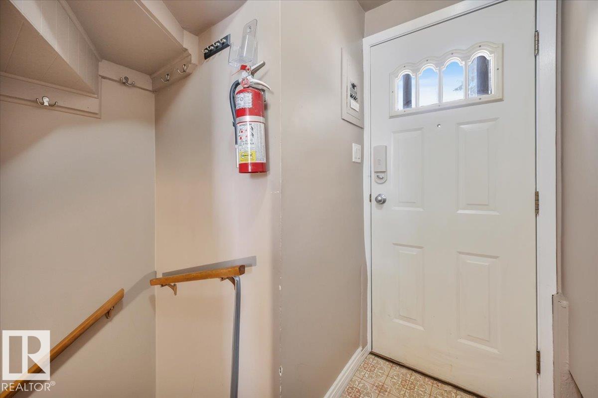 7934 81 AV NW, Edmonton