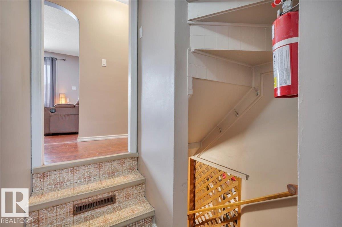 7934 81 AV NW, Edmonton