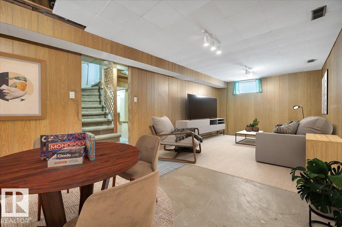 7934 81 AV NW, Edmonton