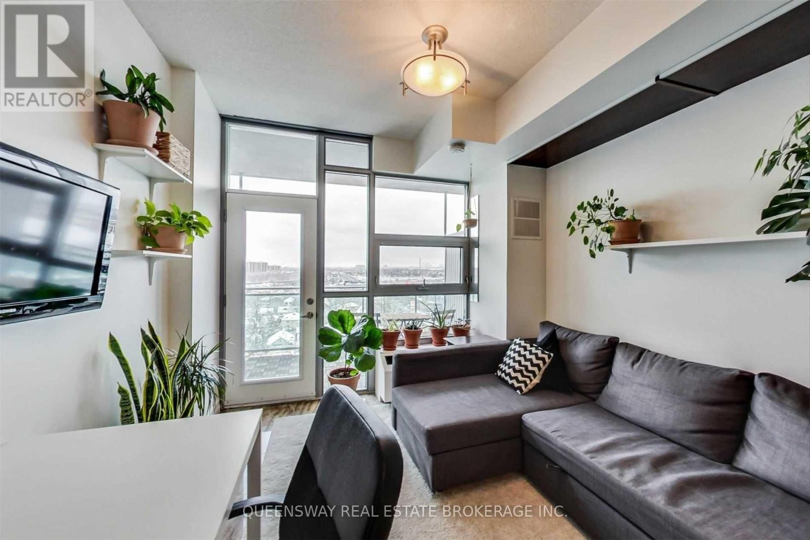 915 - 2464 WESTON ROAD