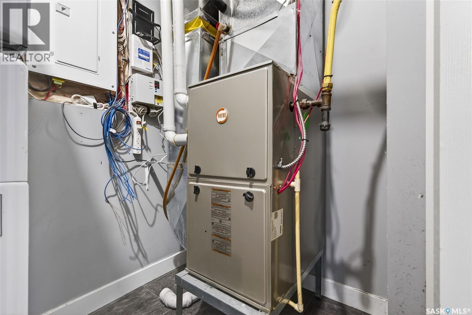 Single Family House 2 Level for Sale in  Arthur STREET Regina 