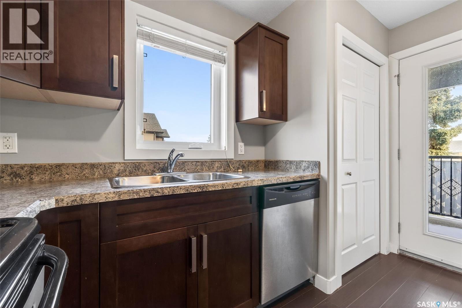 Single Family House 2 Level for Sale in  Arthur STREET Regina 