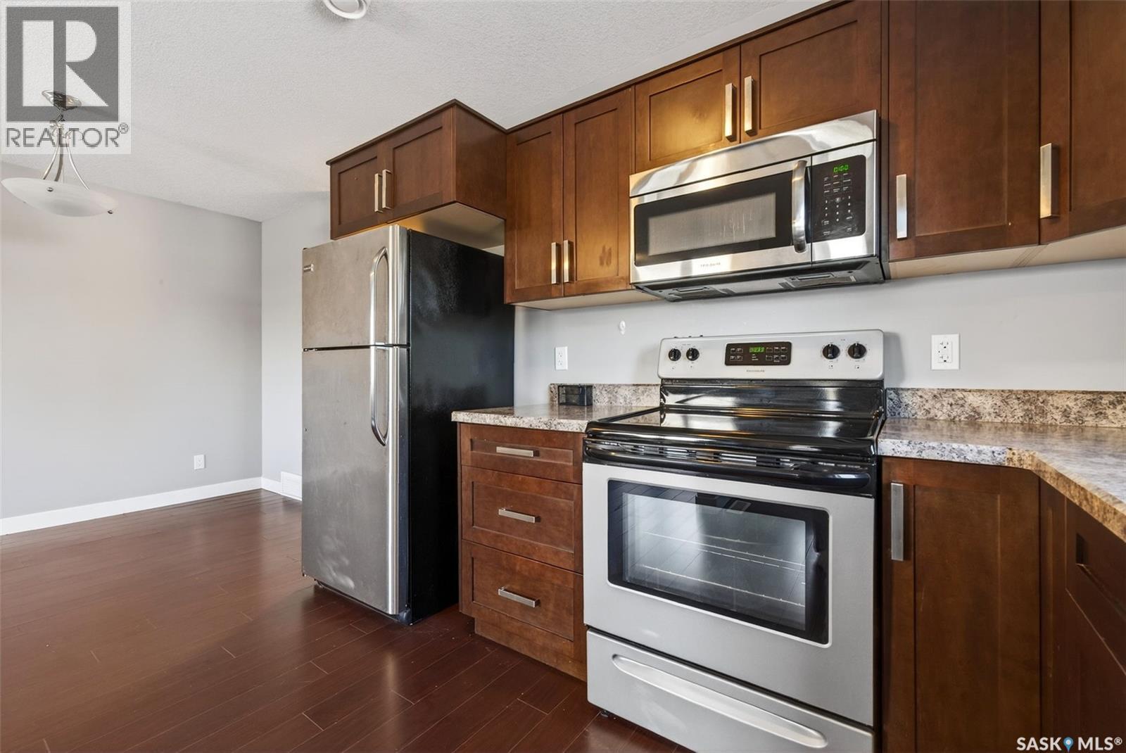 Single Family House 2 Level for Sale in  Arthur STREET Regina 