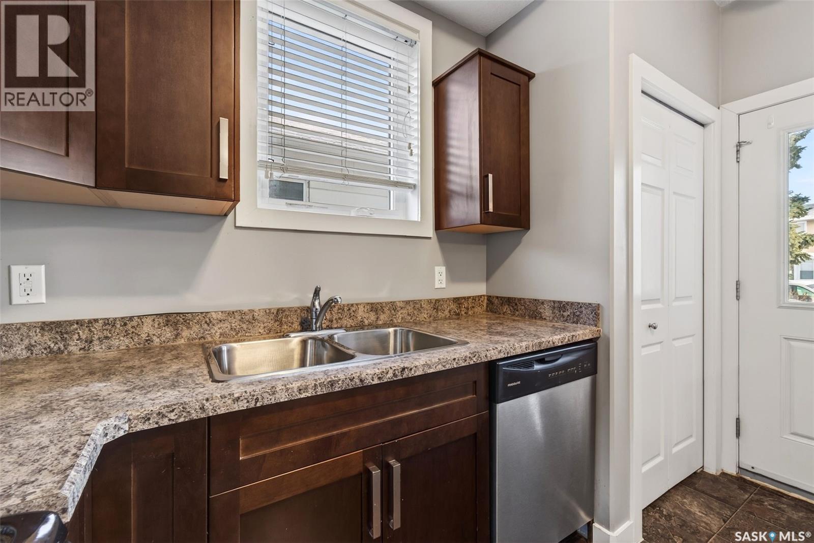 Single Family House 2 Level for Sale in  Arthur STREET Regina 