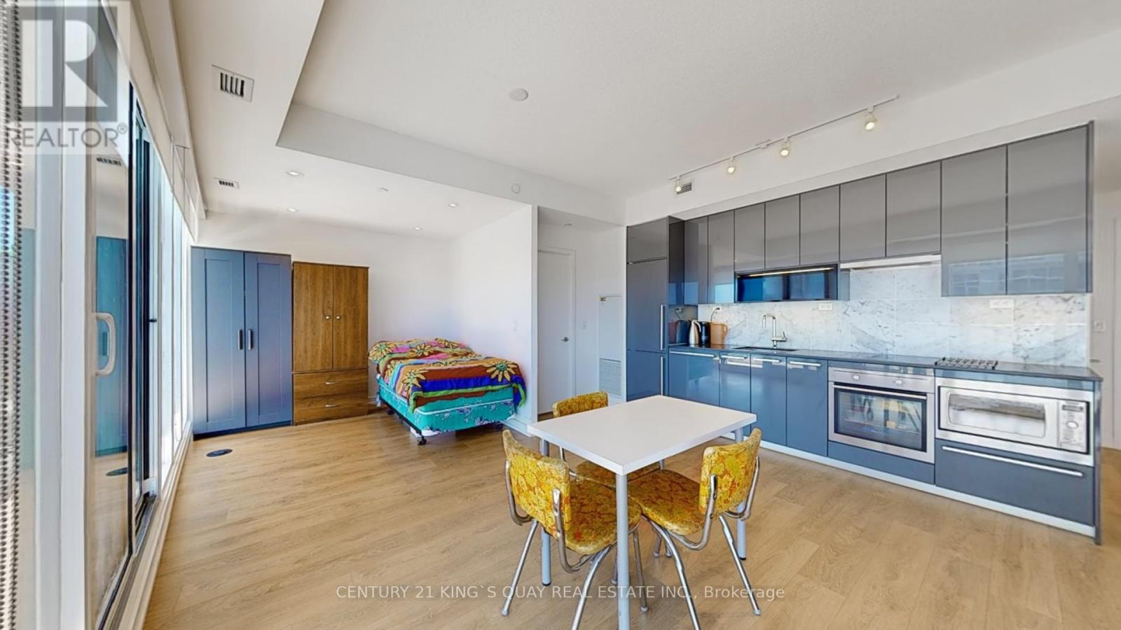 #712 115 MCMAHON DRIVE - 7