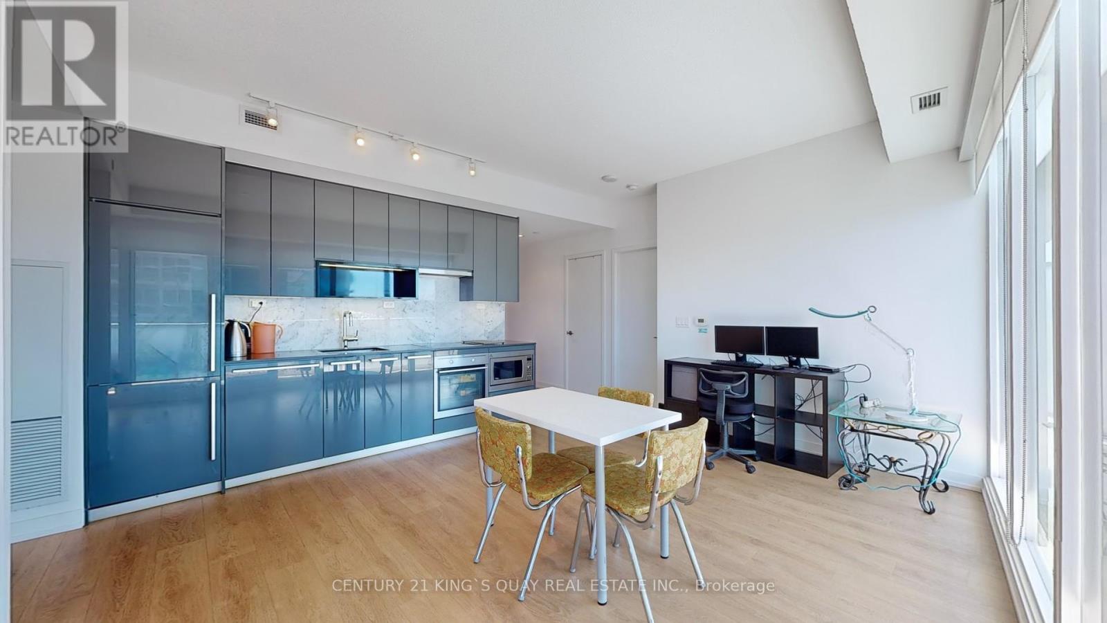 #712 115 MCMAHON DRIVE - 6