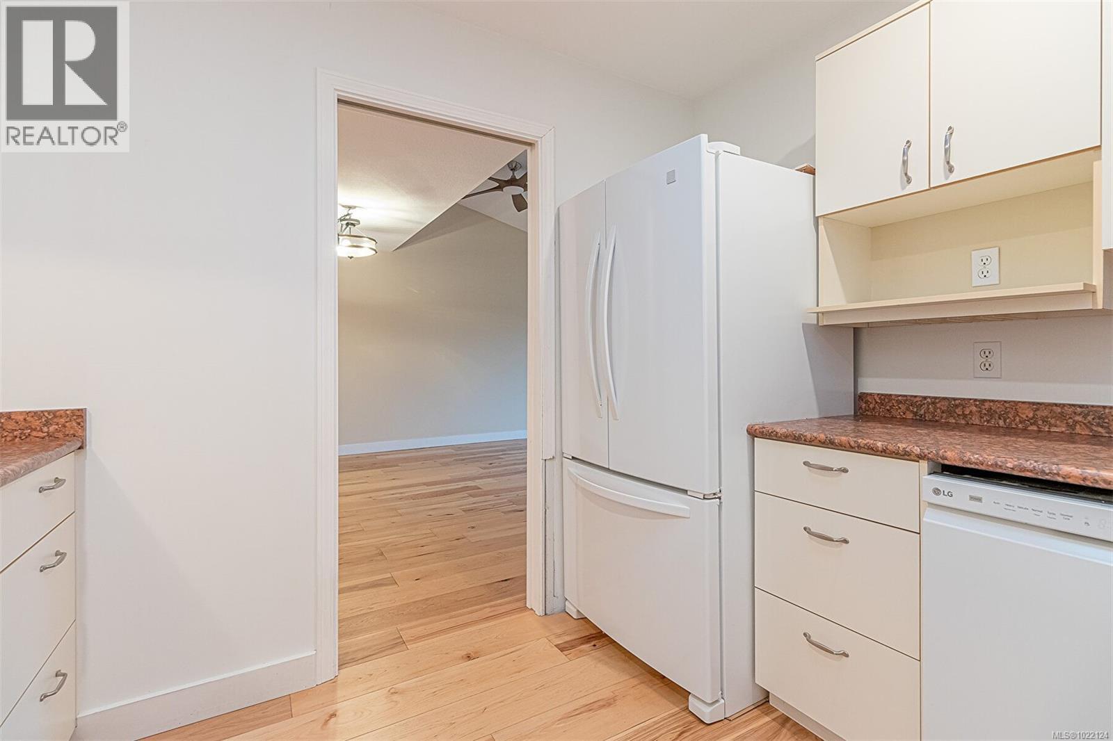 #14 100 ABBEY LANE - 22