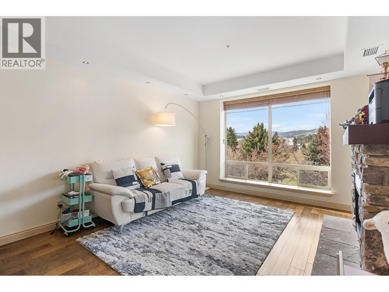 #202 2770 AUBURN ROAD - 5