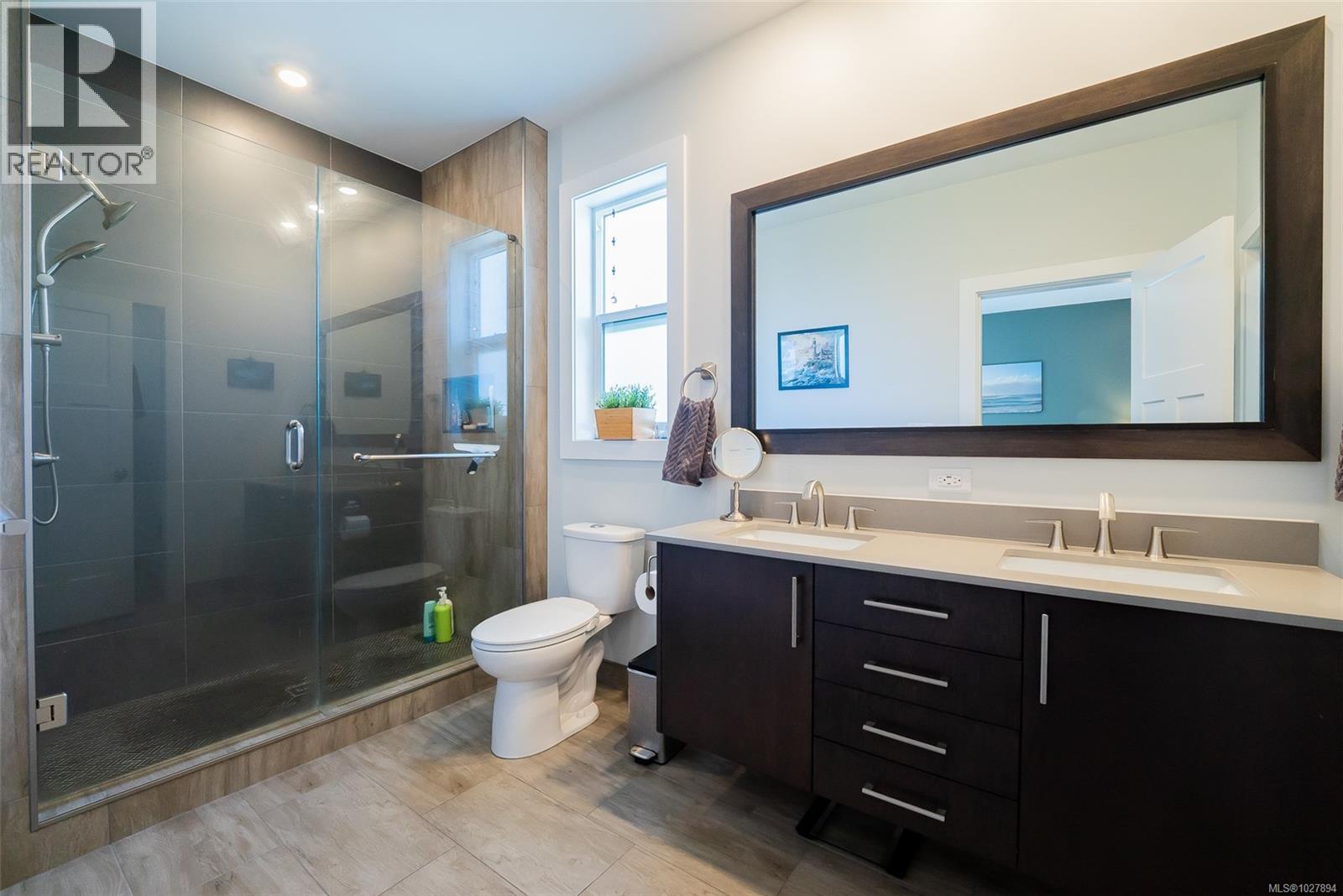 628 JOHN WILSON PL - 52