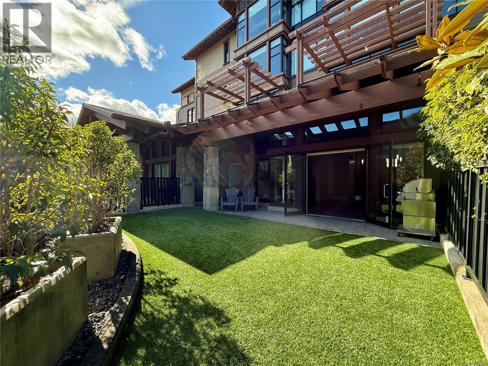 #108 2049 COUNTRY CLUB WAY - Image 2