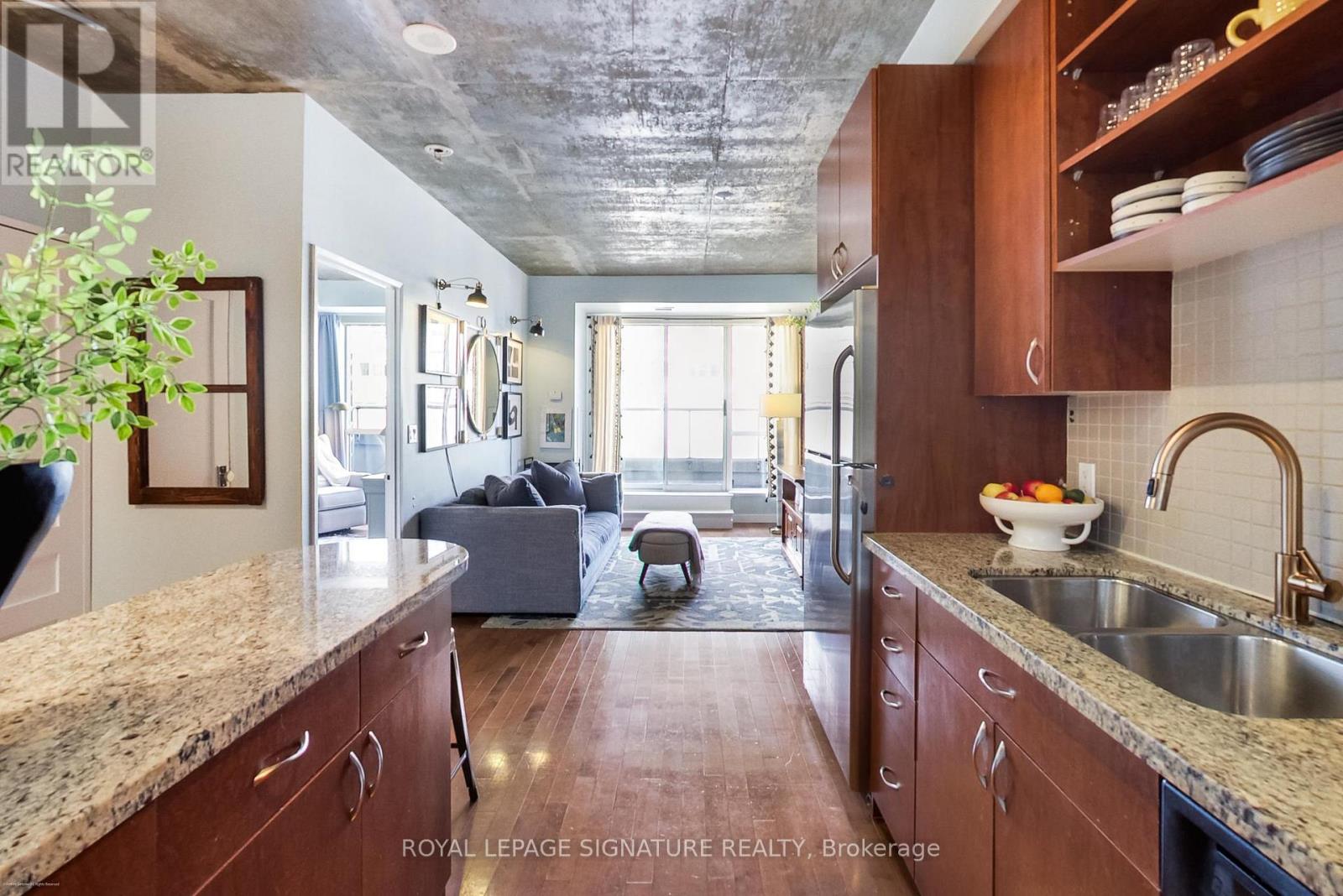 718 - 1005 KING STREET W