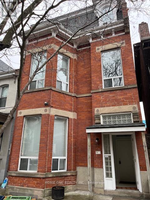 ROOM#203 - 31 D'ARCY STREET