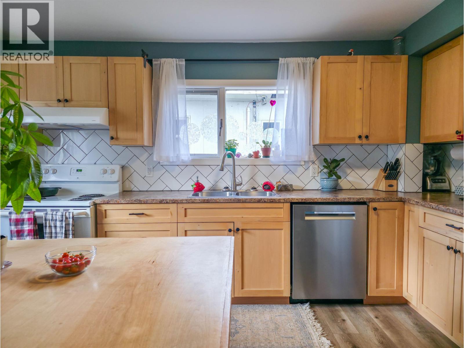 3883 3RD Avenue, Smithers