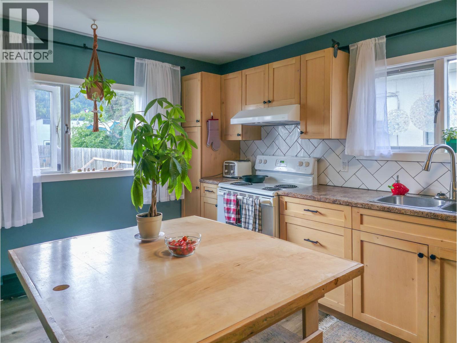 3883 3RD Avenue, Smithers