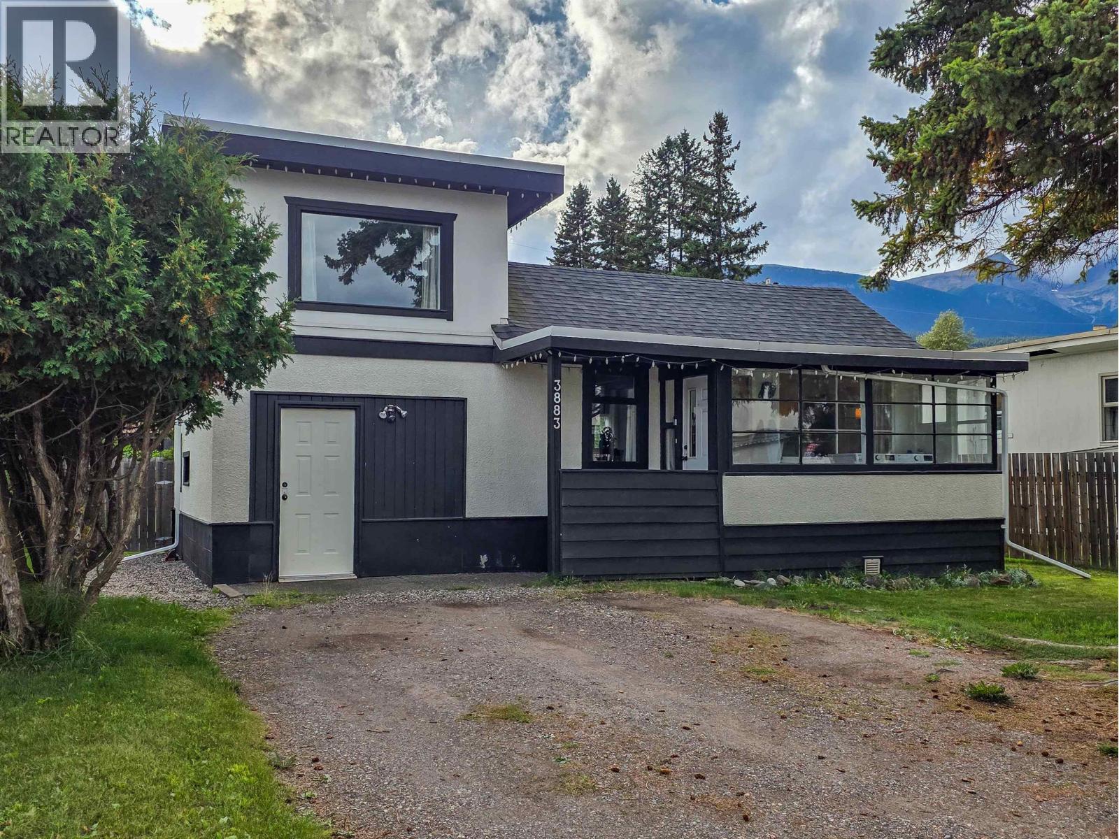 3883 3RD Avenue, Smithers