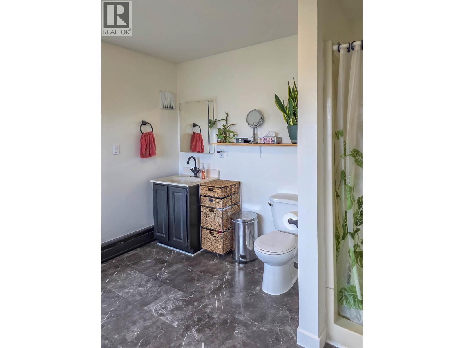 3883 3RD AVENUE - 28