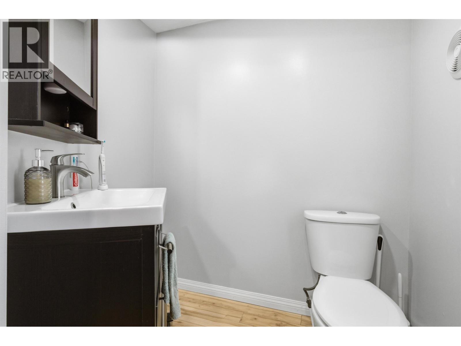 411 RICHARD STREET - 10