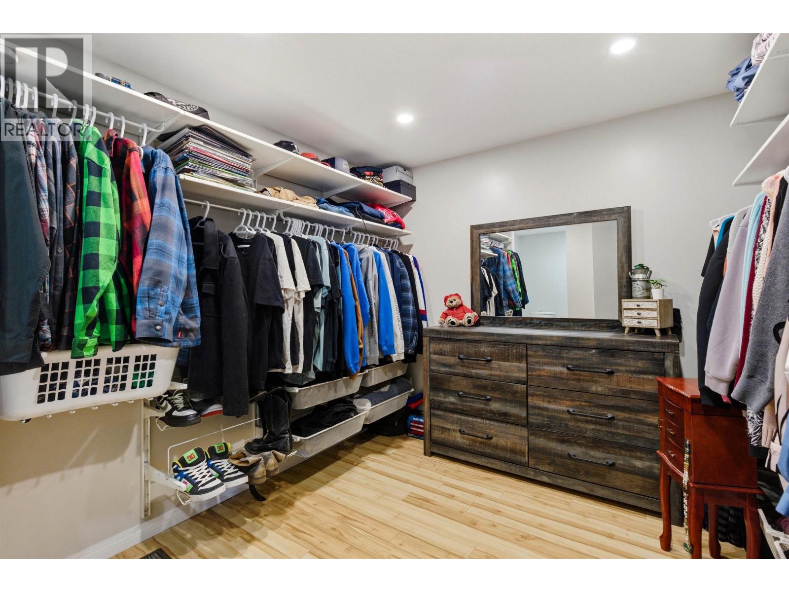 411 RICHARD STREET - 11