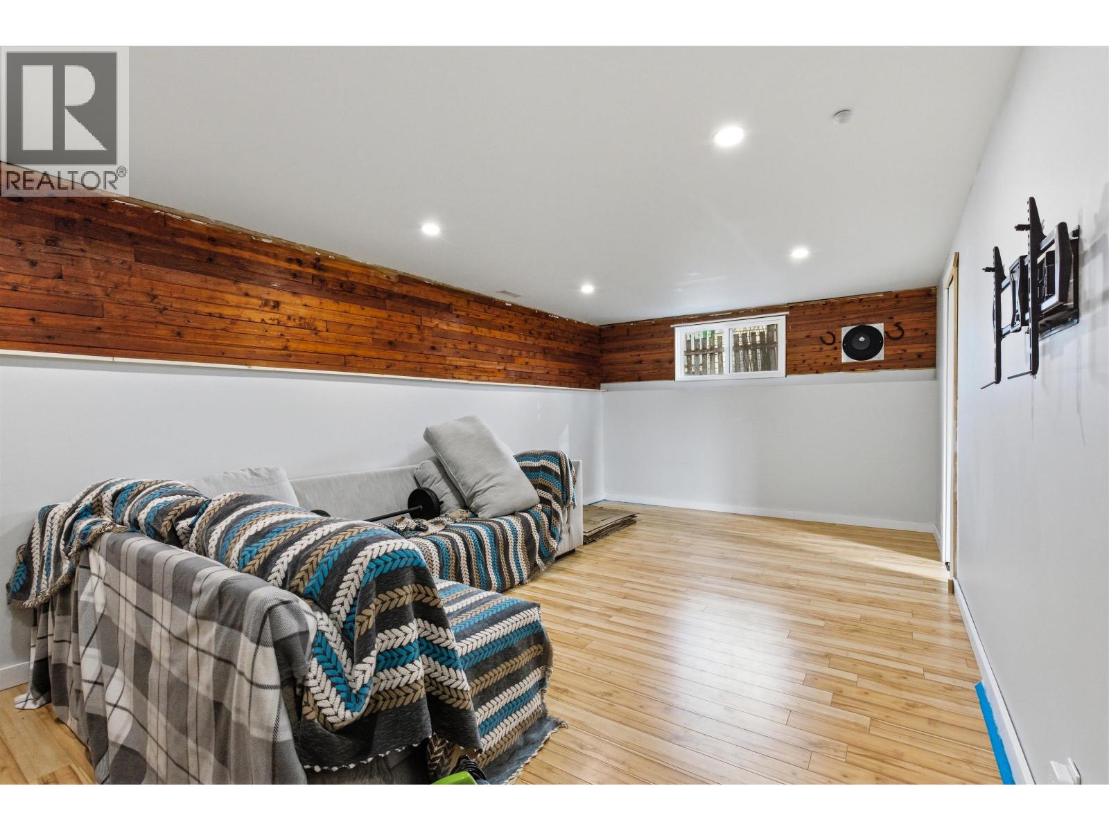 411 RICHARD STREET - 15