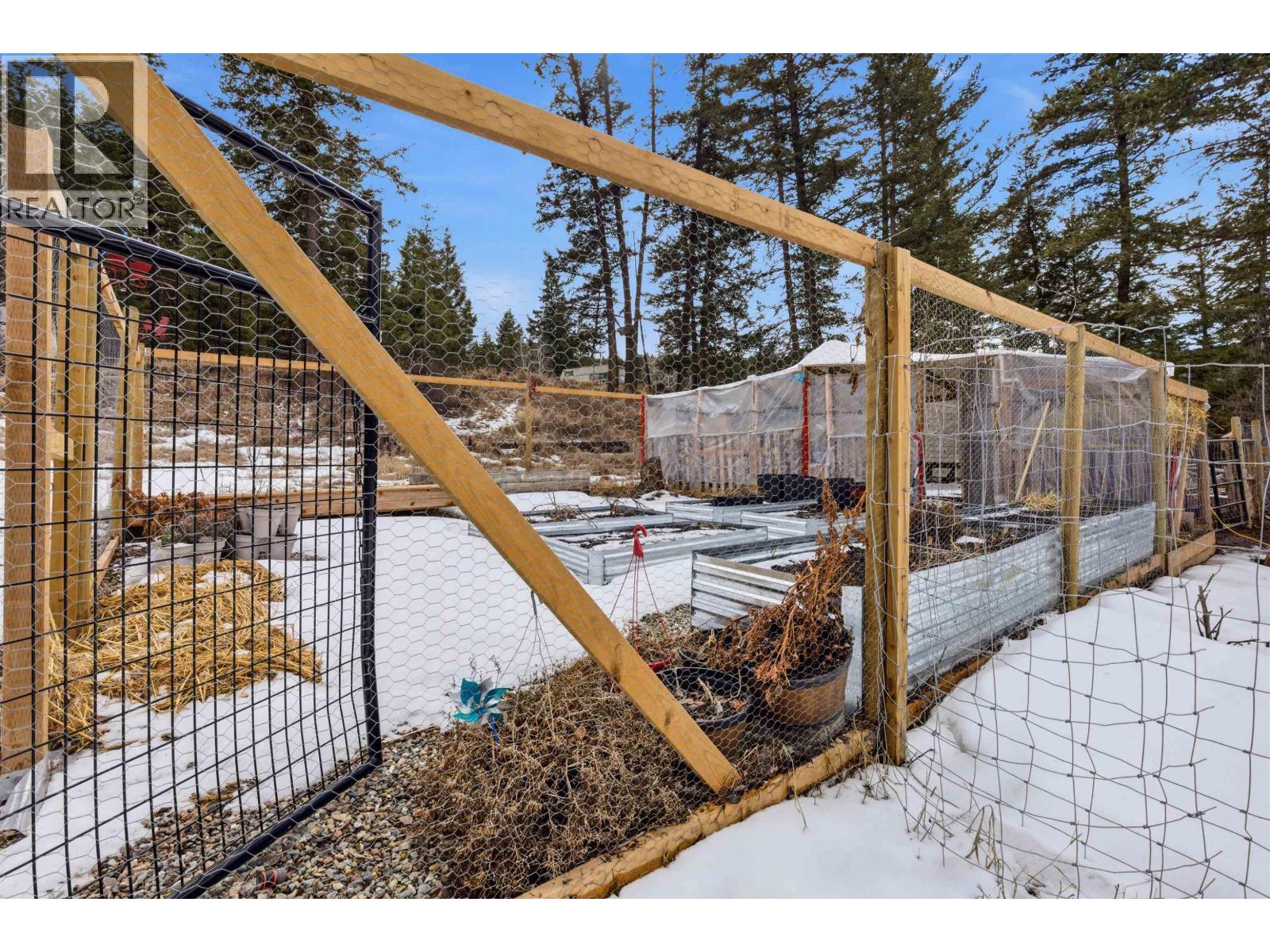 411 RICHARD STREET - 27