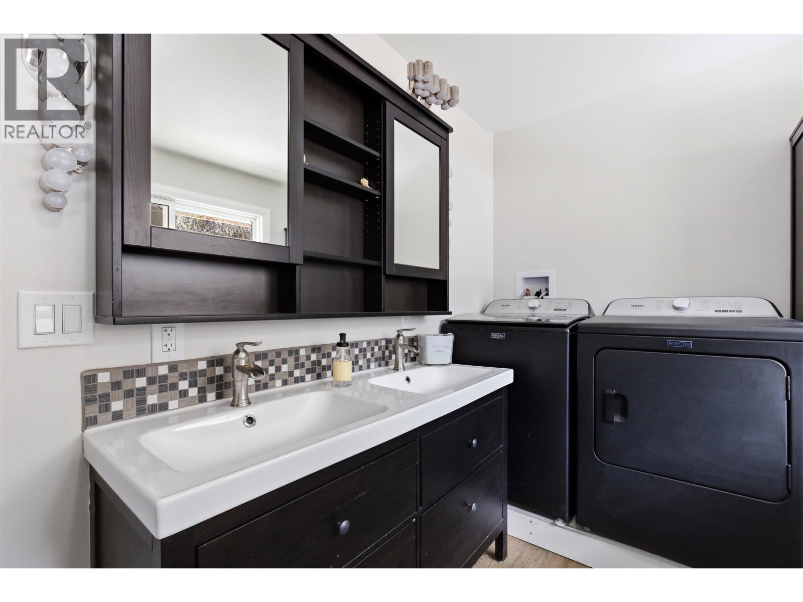 411 RICHARD STREET - 6