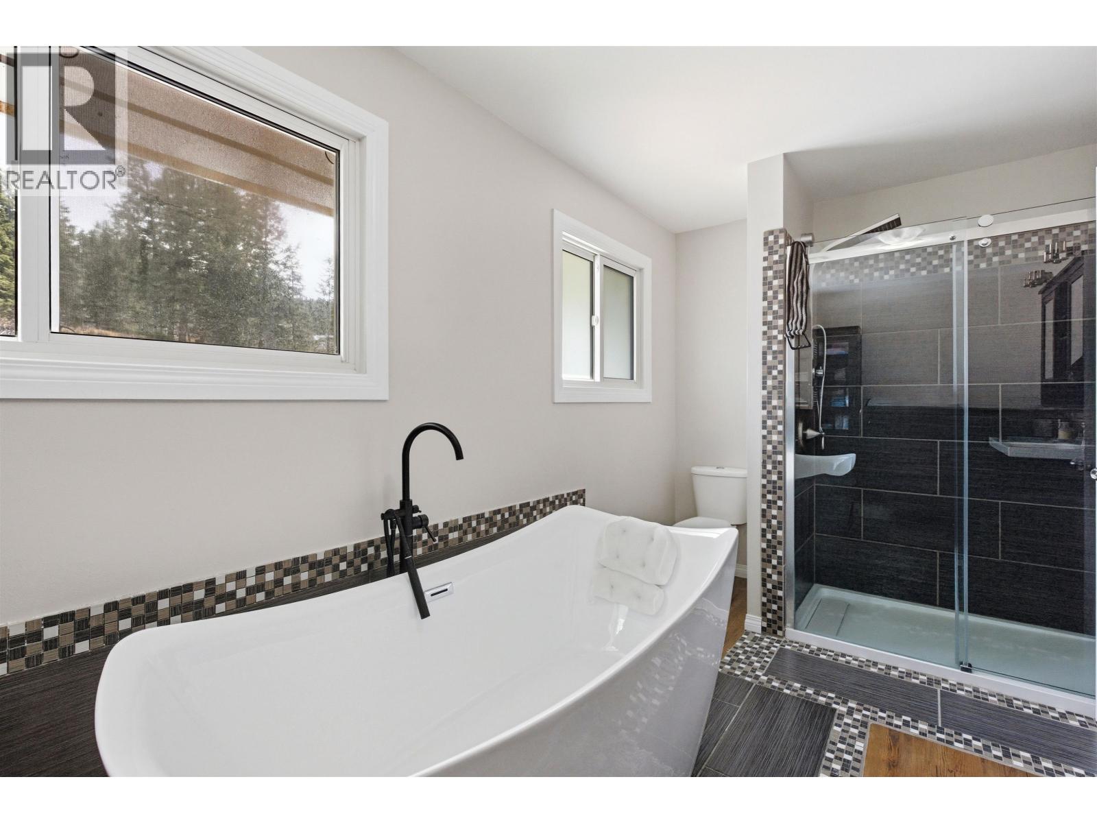 411 RICHARD STREET - 7