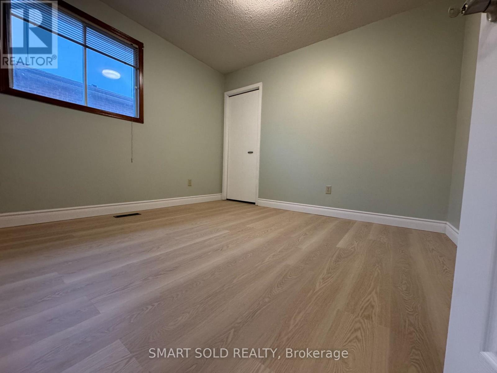 217 WAVERLY STREET N - 21