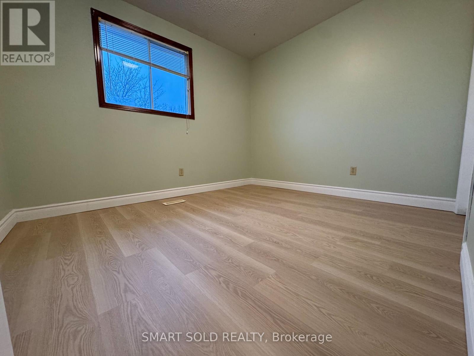 217 WAVERLY STREET N - 22
