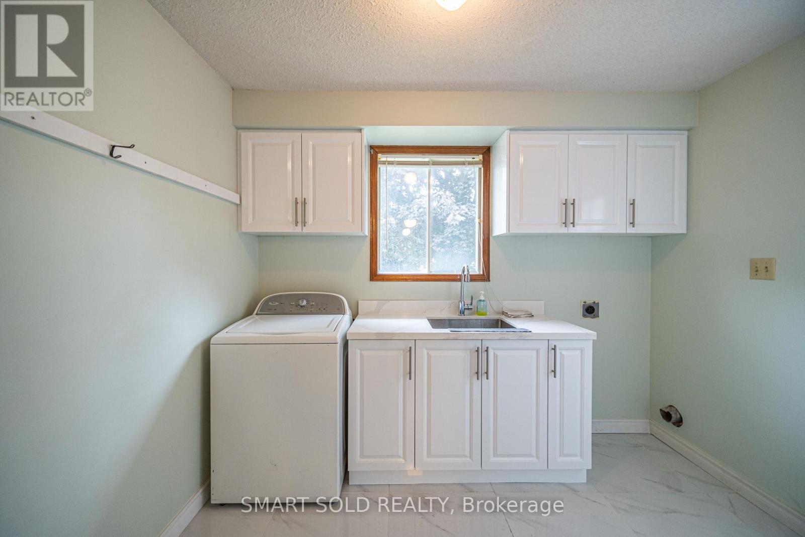 217 WAVERLY STREET N - 8