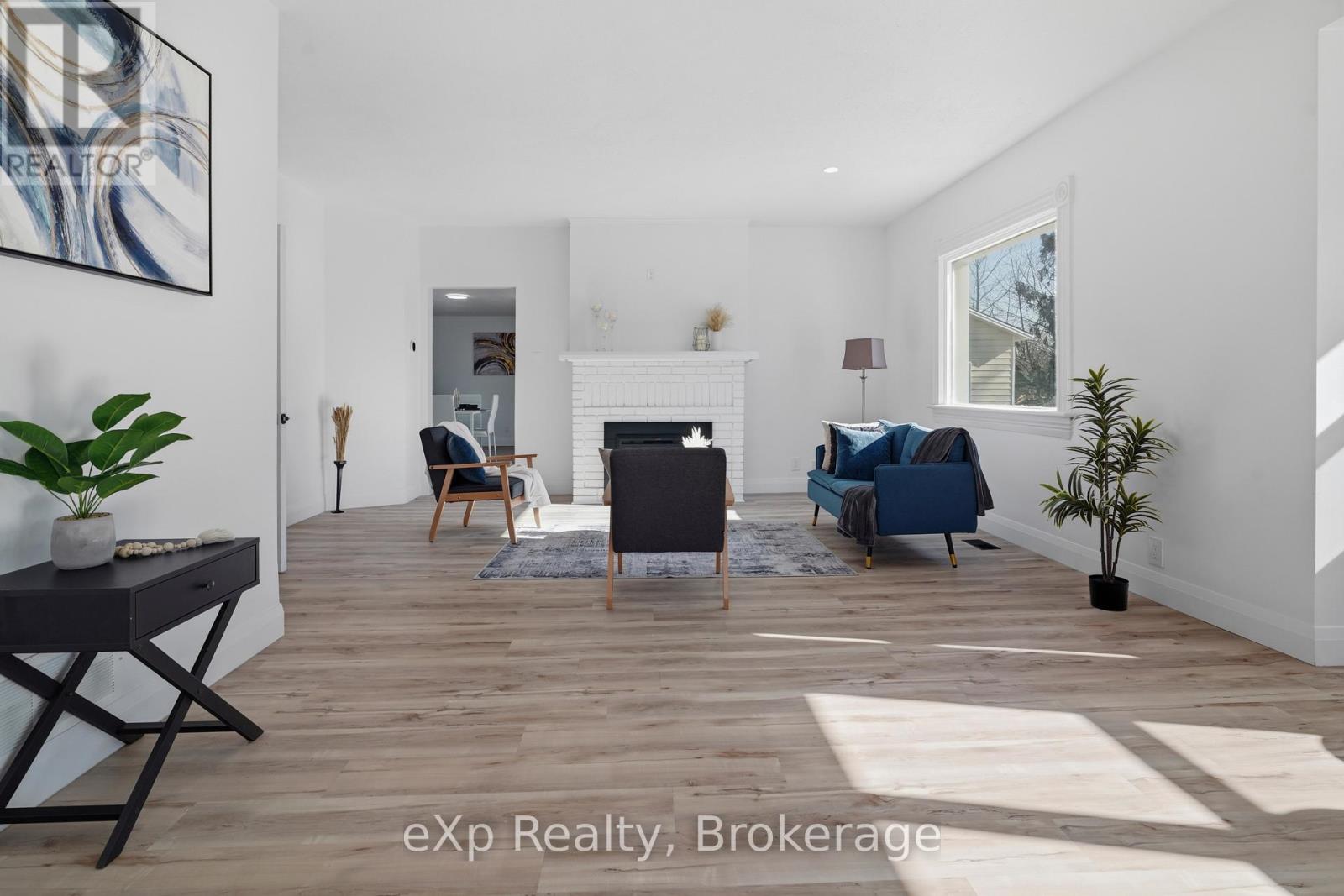 Single Family House for Sale in  WILLIAM STREET W North Middlesex (Parkhill) 