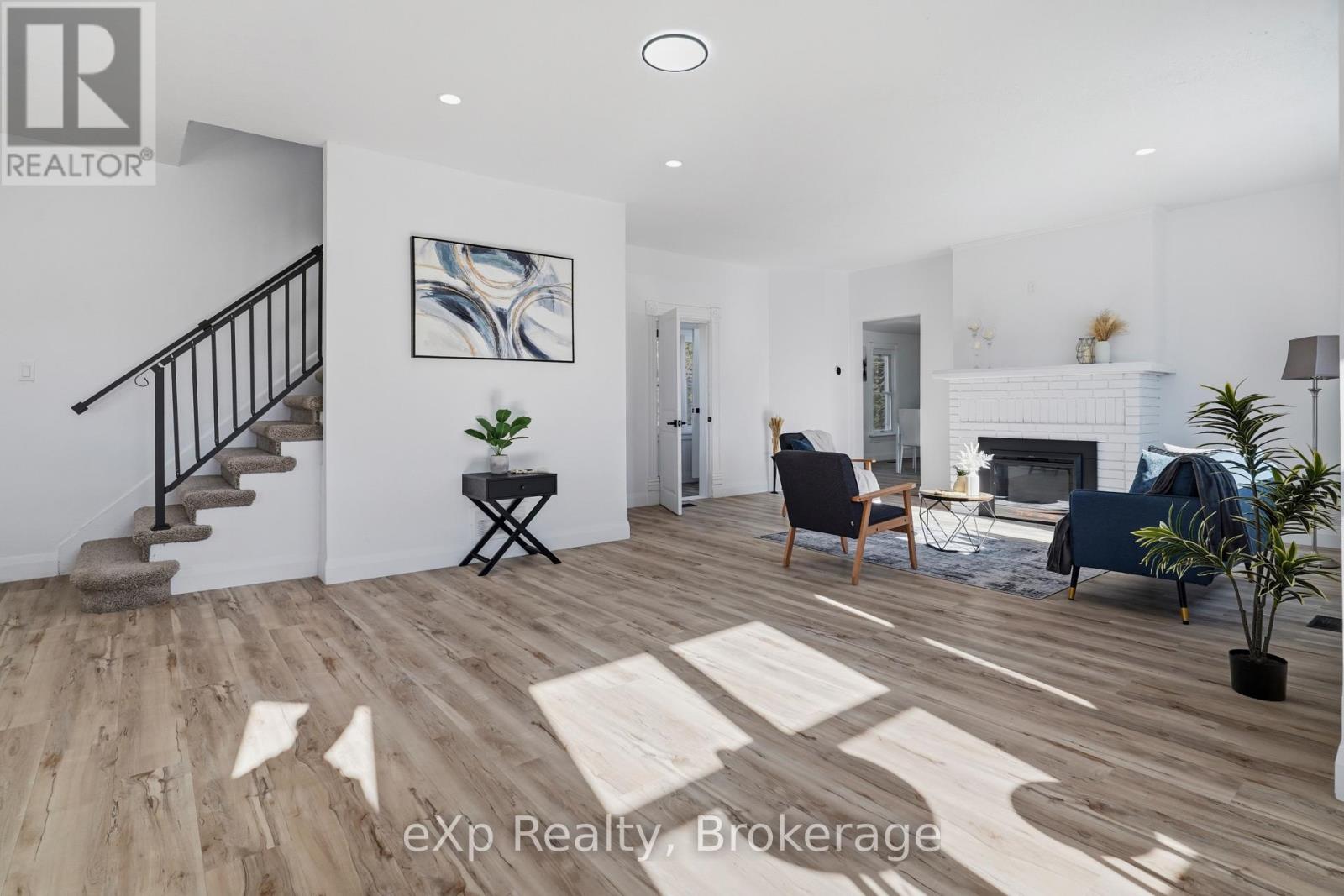 Single Family House for Sale in  WILLIAM STREET W North Middlesex (Parkhill) 