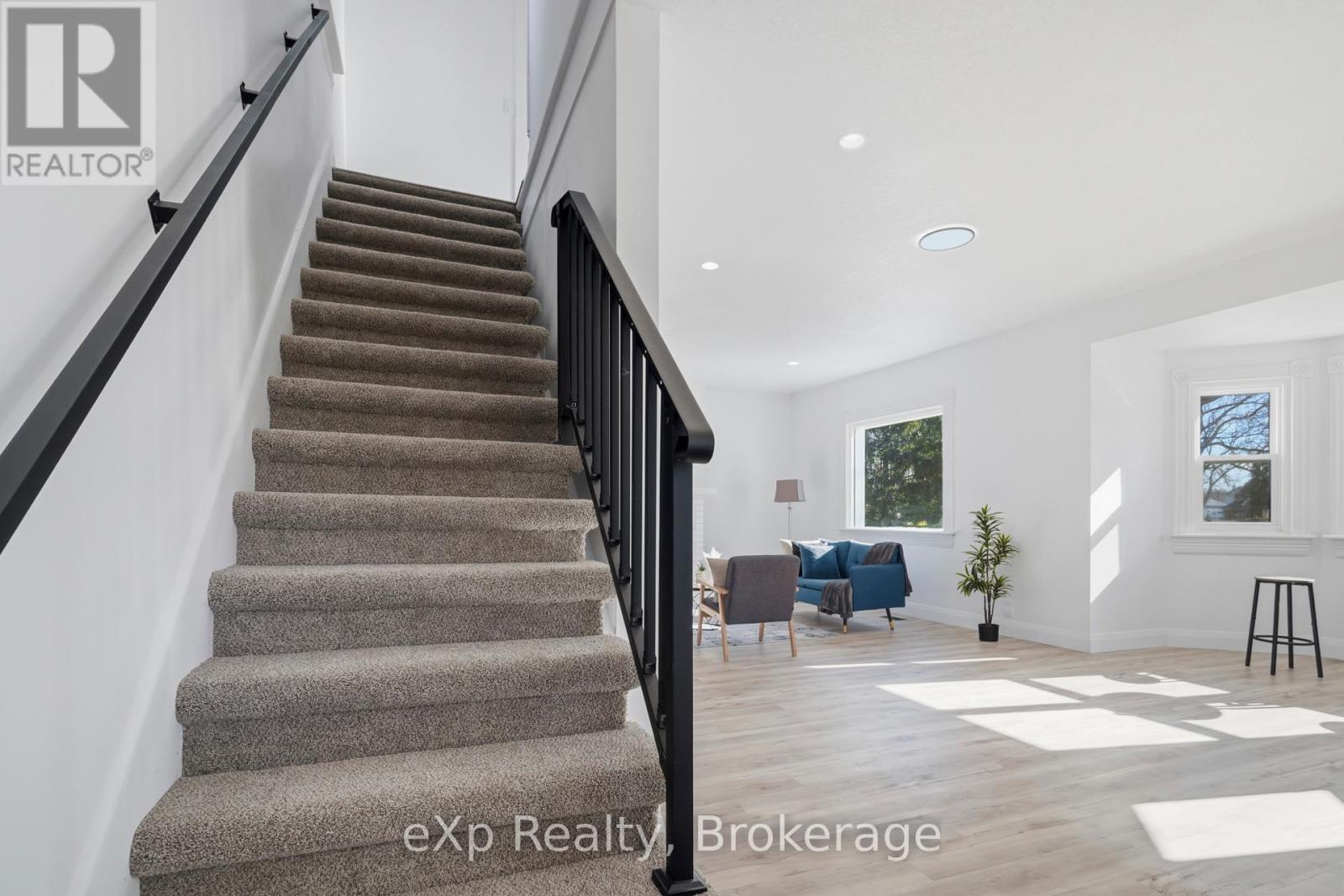 Single Family House for Sale in  WILLIAM STREET W North Middlesex (Parkhill) 