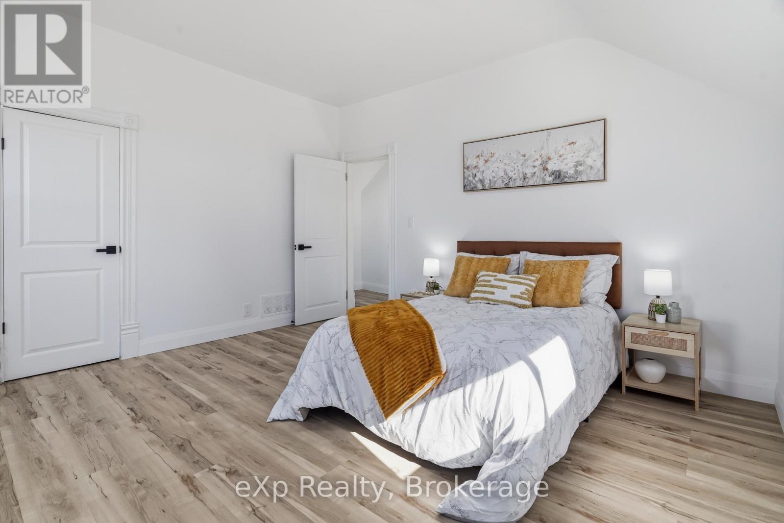 Single Family House for Sale in  WILLIAM STREET W North Middlesex (Parkhill) 