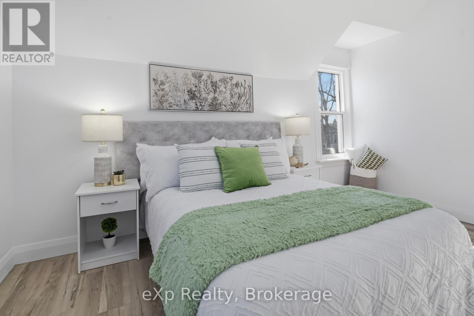 Single Family House for Sale in  WILLIAM STREET W North Middlesex (Parkhill) 