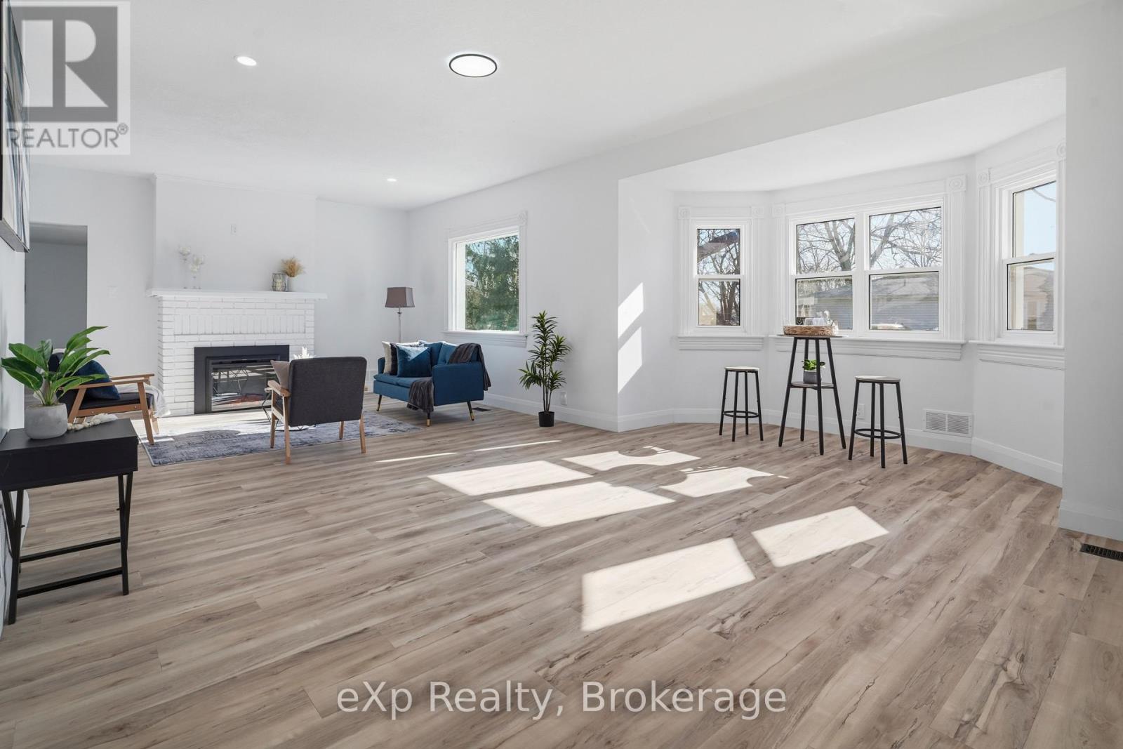 Single Family House for Sale in  WILLIAM STREET W North Middlesex (Parkhill) 