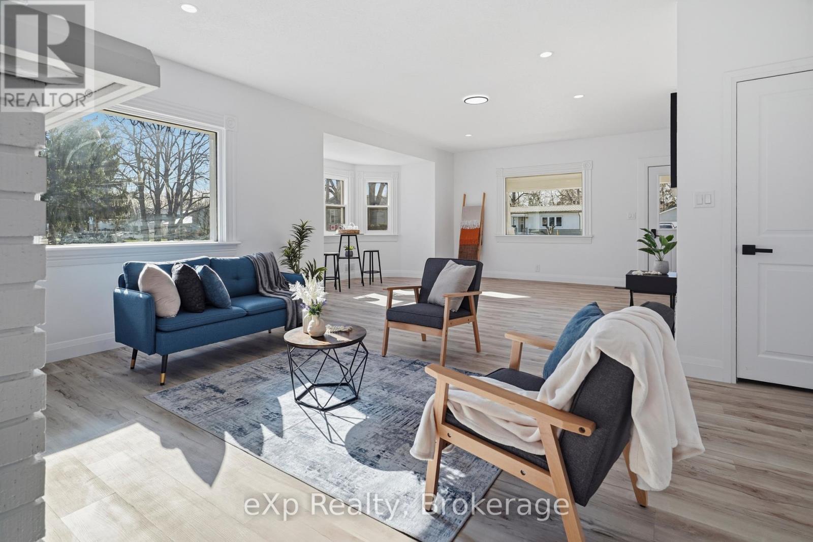 Single Family House for Sale in  WILLIAM STREET W North Middlesex (Parkhill) 