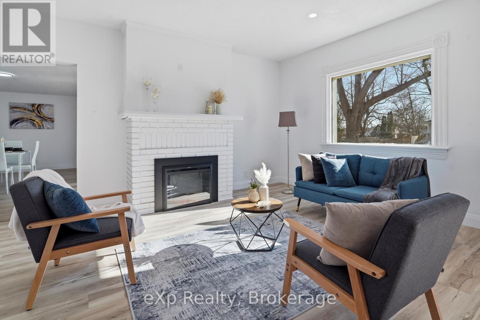 Single Family House for Sale in  WILLIAM STREET W North Middlesex (Parkhill) 