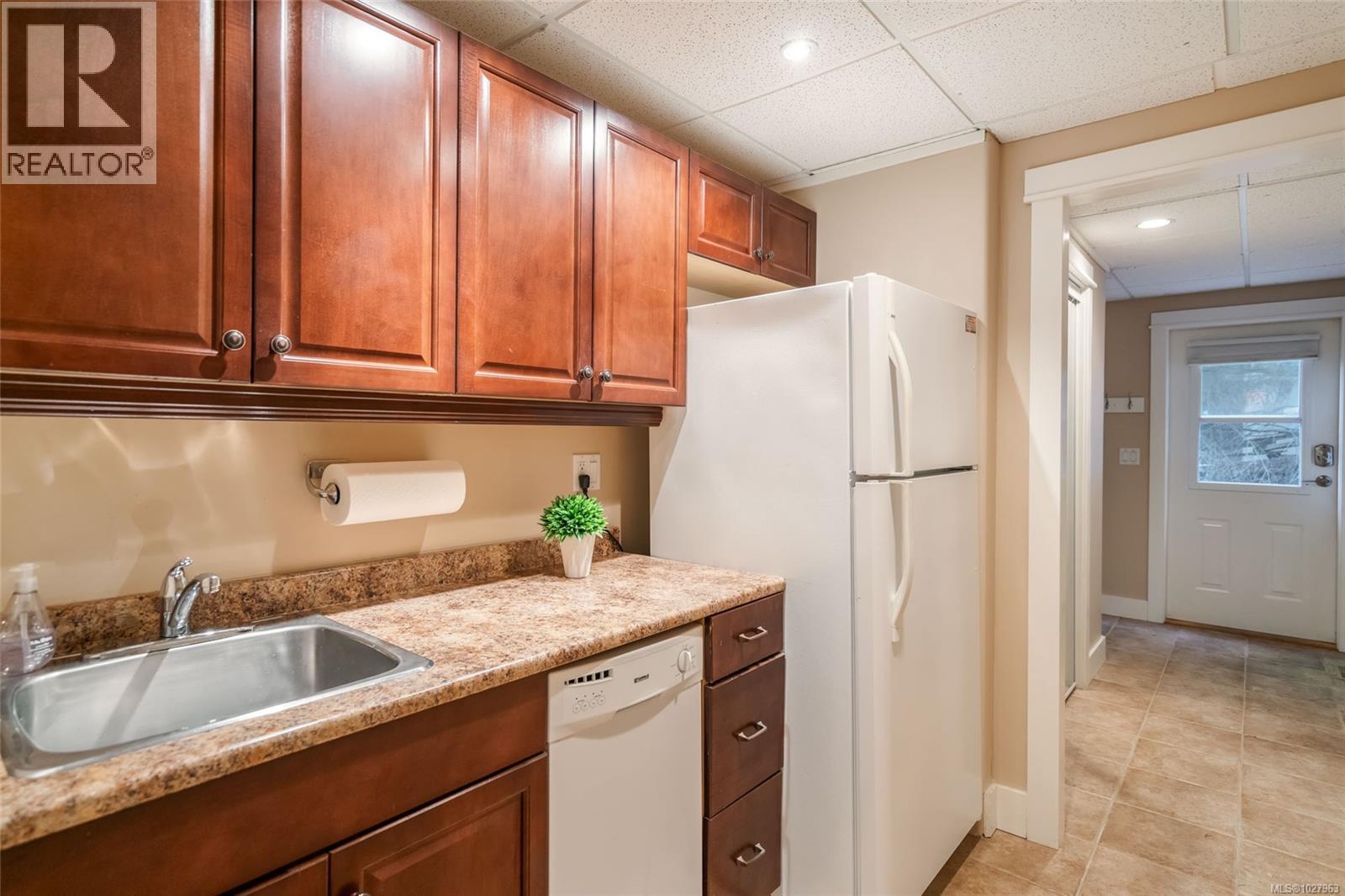 3557 Collingwood Dr - 33