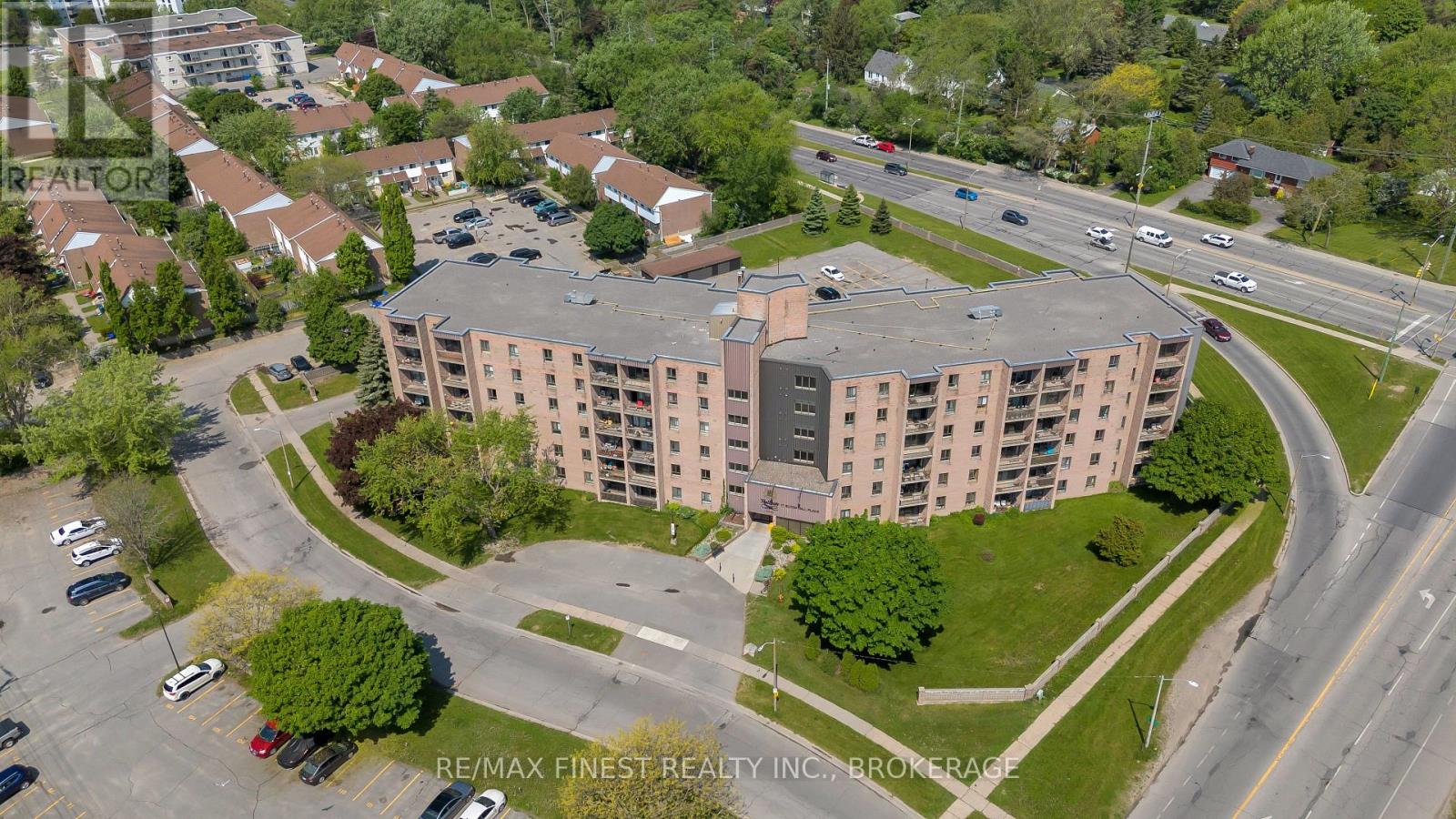 301 – 17 ELDON HALL PLACE,Kingston (Central City West),,